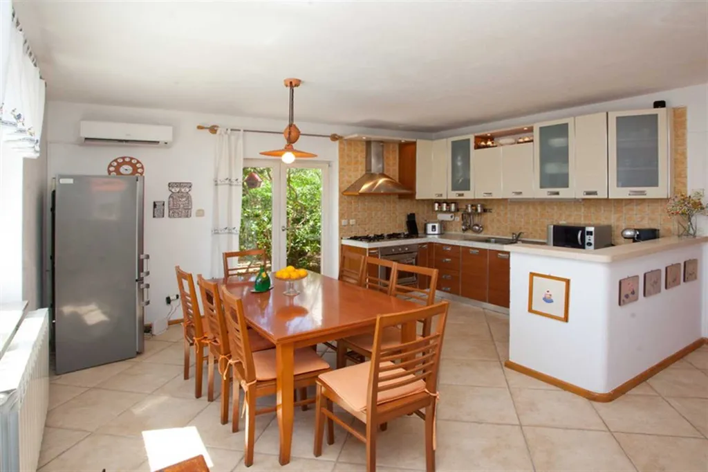 Supetar Villa with Private Pool and Garden (9)