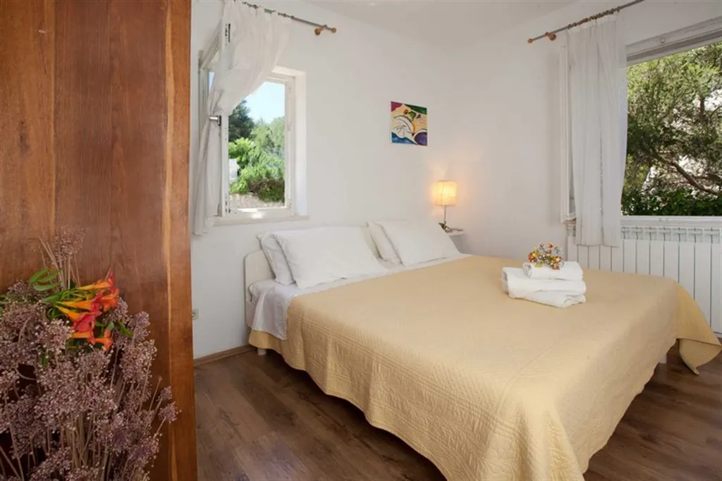 Supetar Villa with Private Pool and Garden (9)