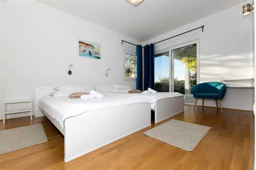 Villa with Heated Private Pool in Podstrana