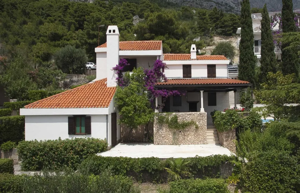 Family Villa with Private Pool in Baška Voda