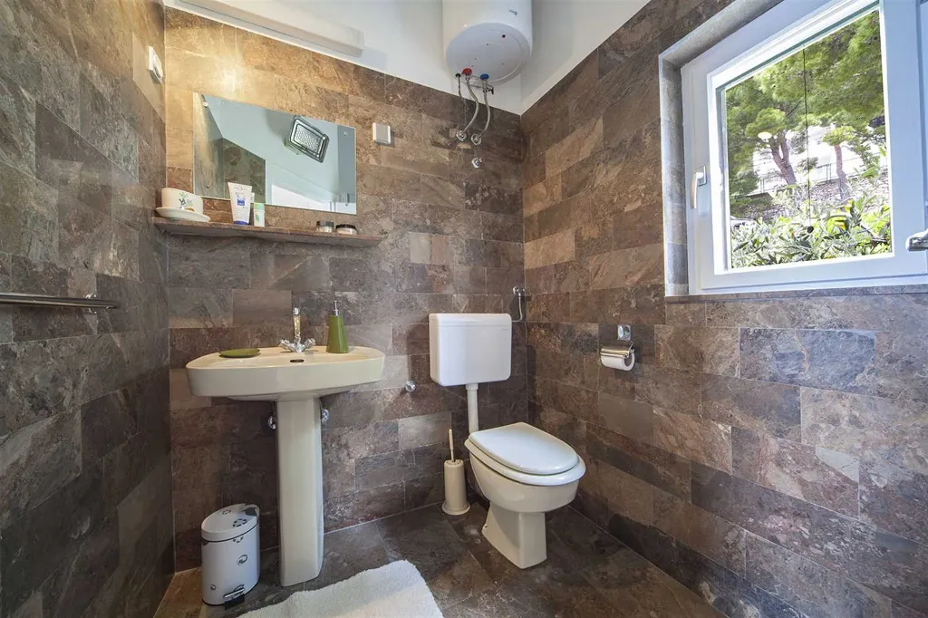 Family Villa with Private Pool in Baška Voda
