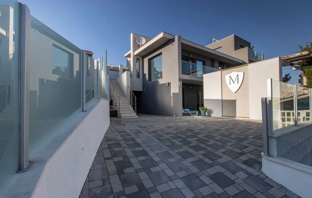 4-Bedroom Villa in Rogoznica for Up to 15 Guests