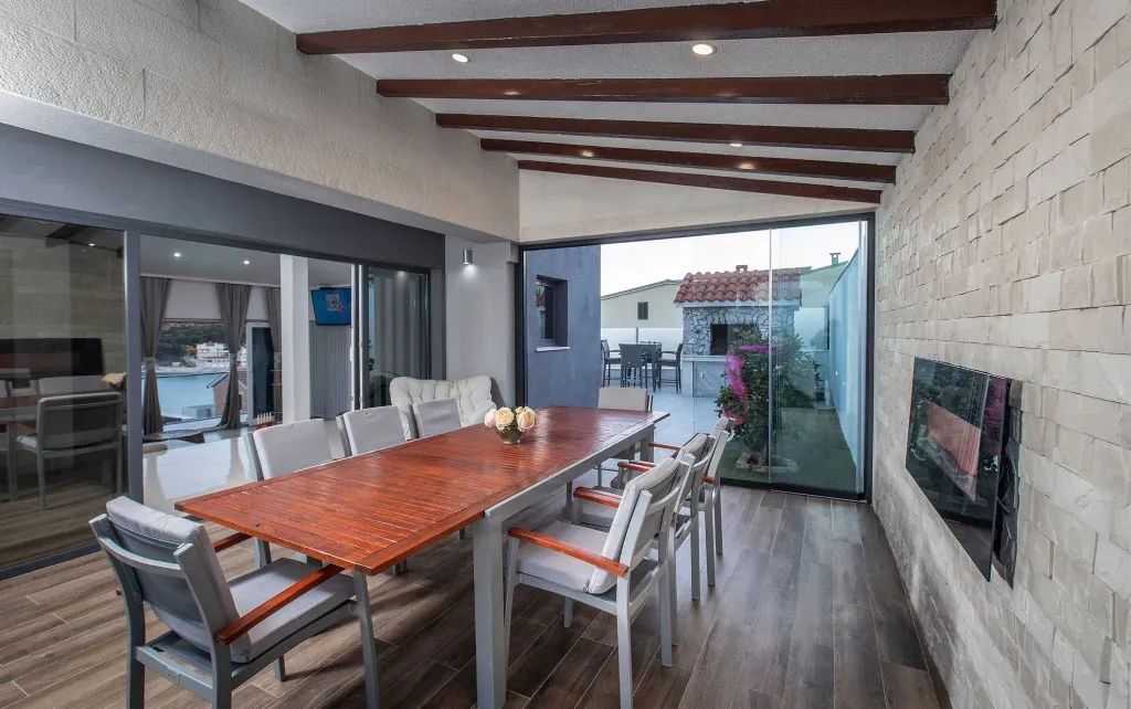 4-Bedroom Villa in Rogoznica for Up to 15 Guests
