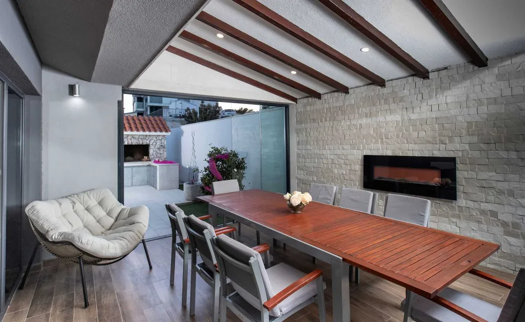 4-Bedroom Villa in Rogoznica for Up to 15 Guests
