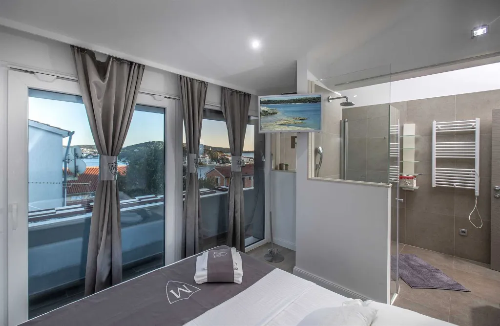 4-Bedroom Villa in Rogoznica for Up to 15 Guests