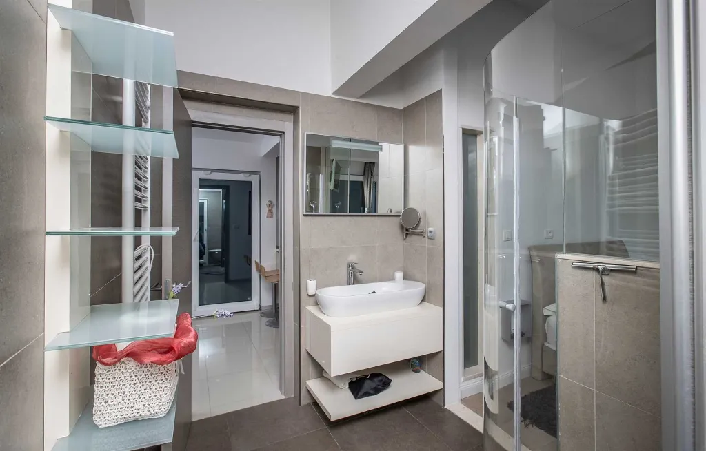 4-Bedroom Villa in Rogoznica for Up to 15 Guests