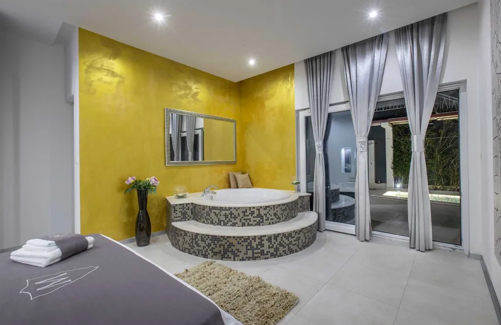 4-Bedroom Villa in Rogoznica for Up to 15 Guests