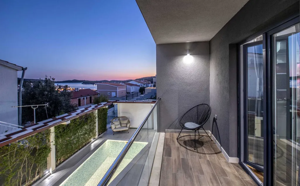 4-Bedroom Villa in Rogoznica for Up to 15 Guests