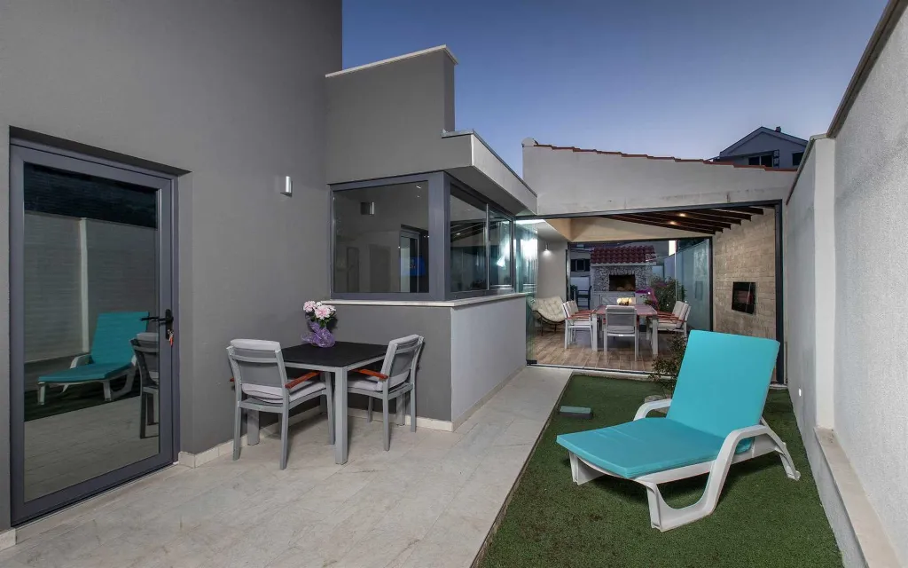 4-Bedroom Villa in Rogoznica for Up to 15 Guests