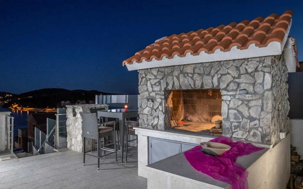 4-Bedroom Villa in Rogoznica for Up to 15 Guests