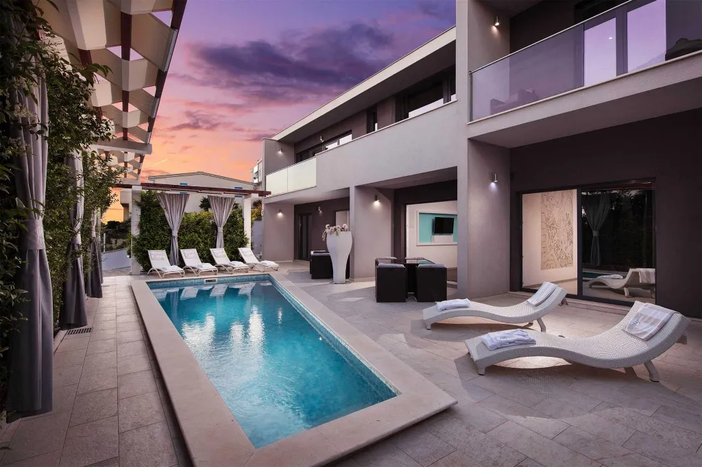 4-Bedroom Villa in Rogoznica for Up to 15 Guests