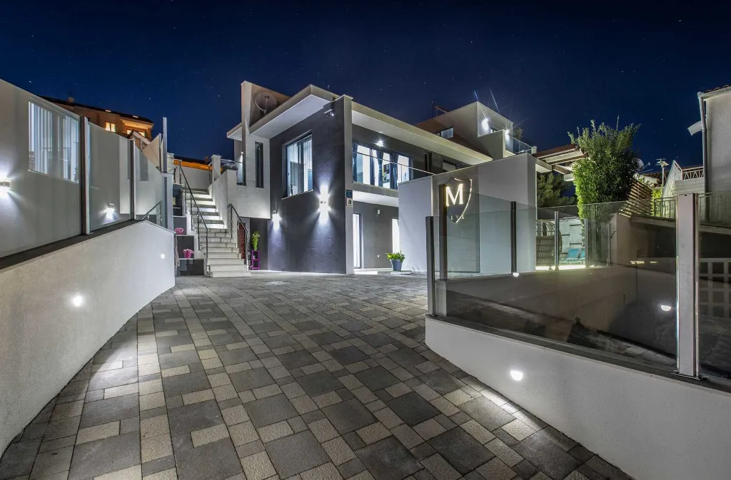 4-Bedroom Villa in Rogoznica for Up to 15 Guests