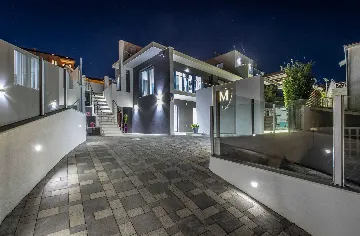 4-Bedroom Villa in Rogoznica for Up to 15 Guests