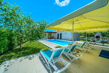 3-Bedroom Villa in Župa for Up to 6 Guests