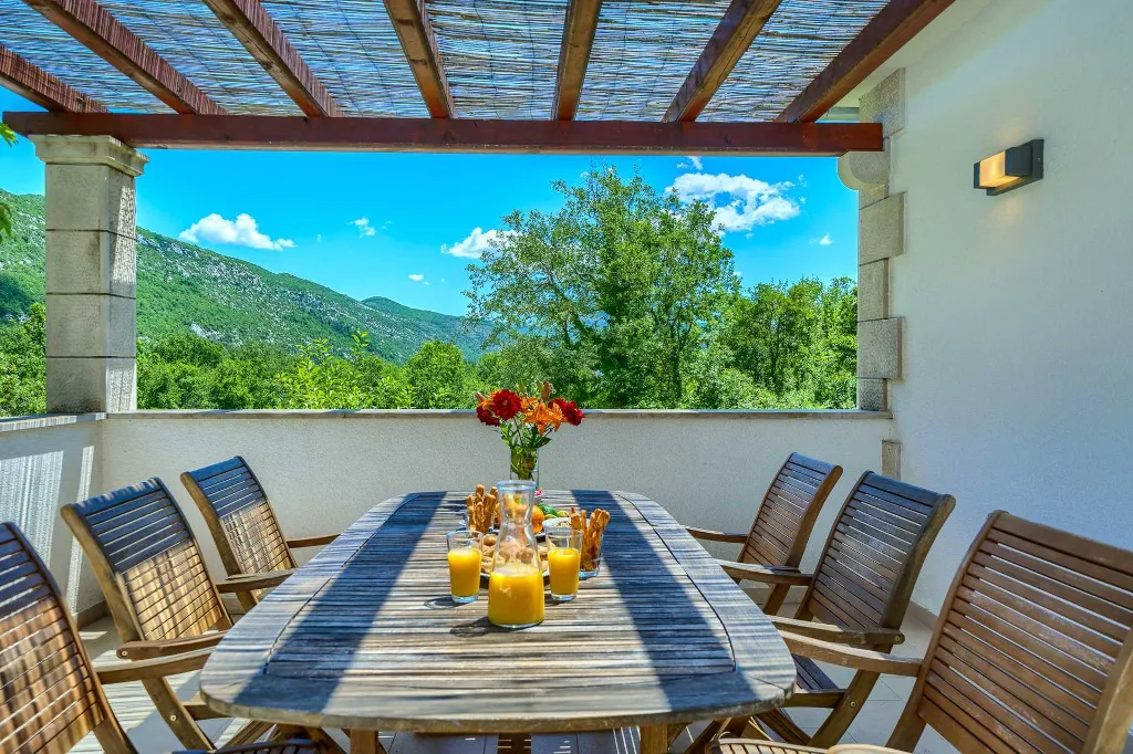 3-Bedroom Villa in Župa for Up to 6 Guests