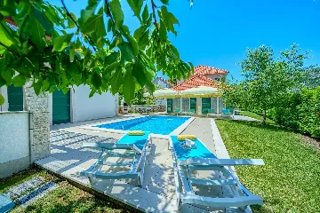 3-Bedroom Villa in Župa for Up to 6 Guests