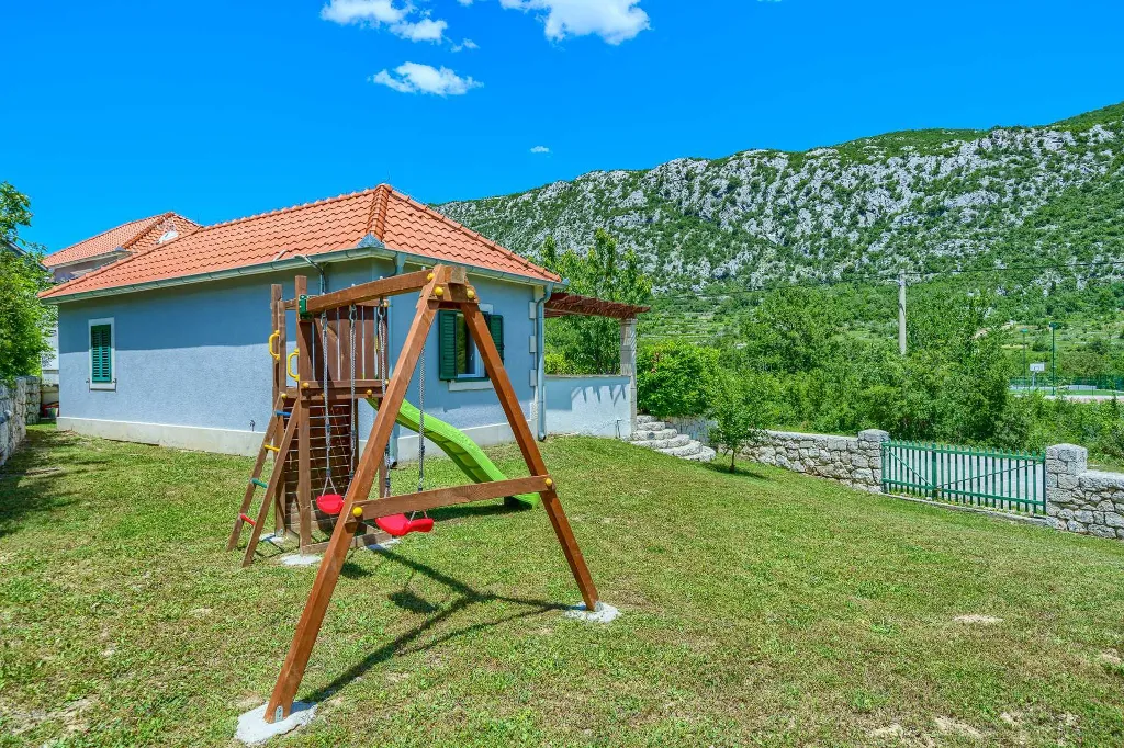 3-Bedroom Villa in Župa for Up to 6 Guests