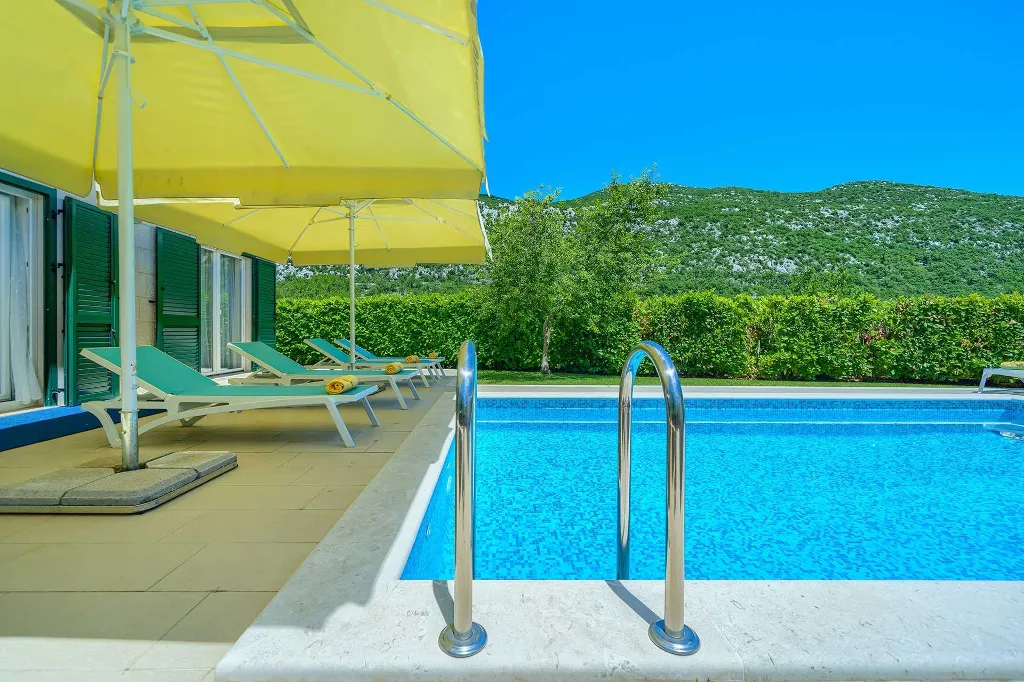 3-Bedroom Villa in Župa for Up to 6 Guests