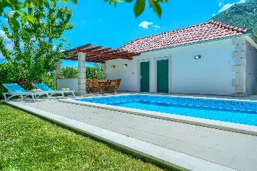 3-Bedroom Villa in Župa for Up to 6 Guests