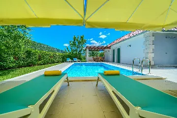 3-Bedroom Villa in Župa for Up to 6 Guests
