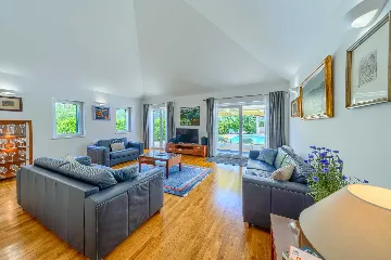 3-Bedroom Villa in Župa for Up to 6 Guests