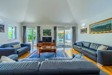 3-Bedroom Villa in Župa for Up to 6 Guests
