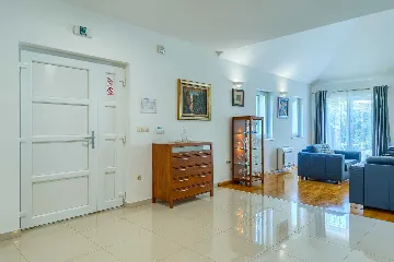 3-Bedroom Villa in Župa for Up to 6 Guests