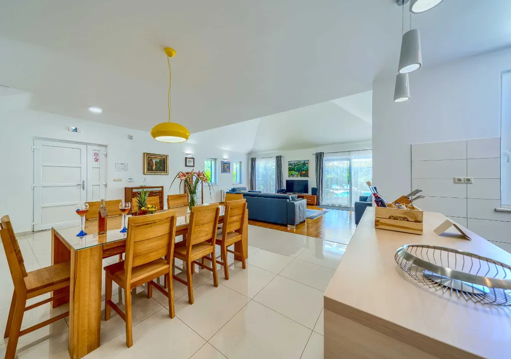 3-Bedroom Villa in Župa for Up to 6 Guests