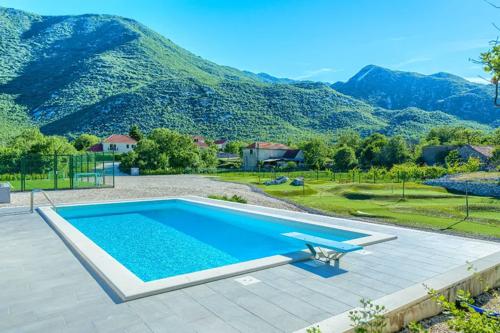 3-Bedroom Villa in Župa for Up to 6 Guests