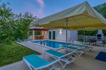 3-Bedroom Villa in Župa for Up to 6 Guests