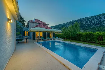 3-Bedroom Villa in Župa for Up to 6 Guests