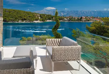 4-Bedroom Waterfront Villa in Sumartin (Up to 8)