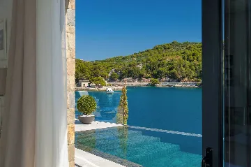 4-Bedroom Waterfront Villa in Sumartin (Up to 8)