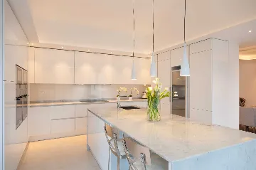 4-Bedroom Waterfront Villa in Sumartin (Up to 8)