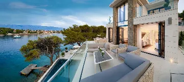 4-Bedroom Waterfront Villa in Sumartin (Up to 8)