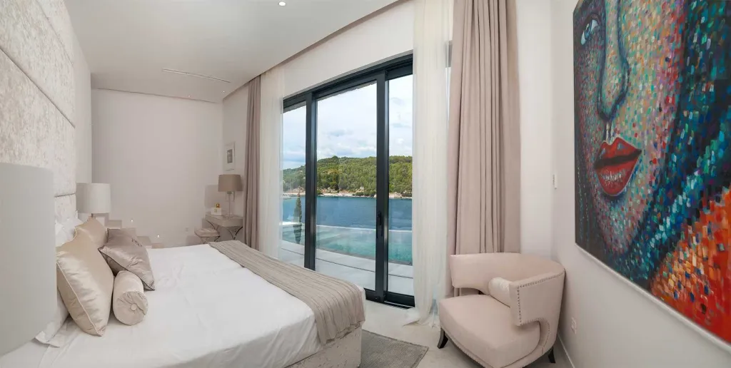 4-Bedroom Waterfront Villa in Sumartin (Up to 8)