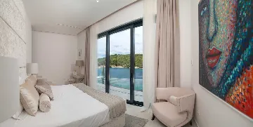 4-Bedroom Waterfront Villa in Sumartin (Up to 8)