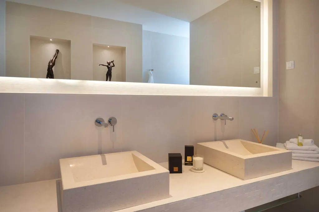 4-Bedroom Waterfront Villa in Sumartin (Up to 8)