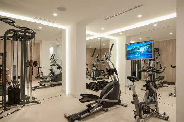 4-Bedroom Waterfront Villa in Sumartin (Up to 8)