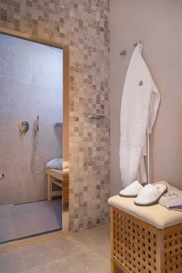 4-Bedroom Waterfront Villa in Sumartin (Up to 8)