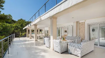 Sea-Front Villa for 12 Guests in Hvar