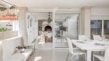 Sea-Front Villa for 12 Guests in Hvar
