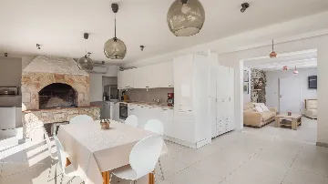 Sea-Front Villa for 12 Guests in Hvar