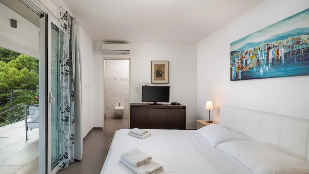 Sea-Front Villa for 12 Guests in Hvar