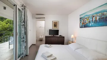 Sea-Front Villa for 12 Guests in Hvar