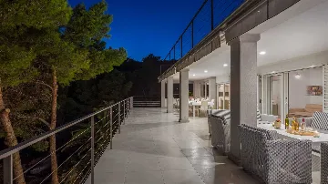 Sea-Front Villa for 12 Guests in Hvar