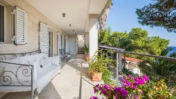 Sea-Front Villa for 12 Guests in Hvar