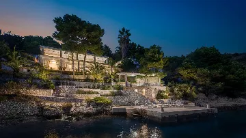 Sea-Front Villa for 12 Guests in Hvar