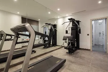 4-Bedroom Villa with Heated Infinity Pool in Okrug Gornji