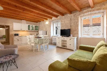 Heritage Family Apartment in Omiš for 4–6 guests